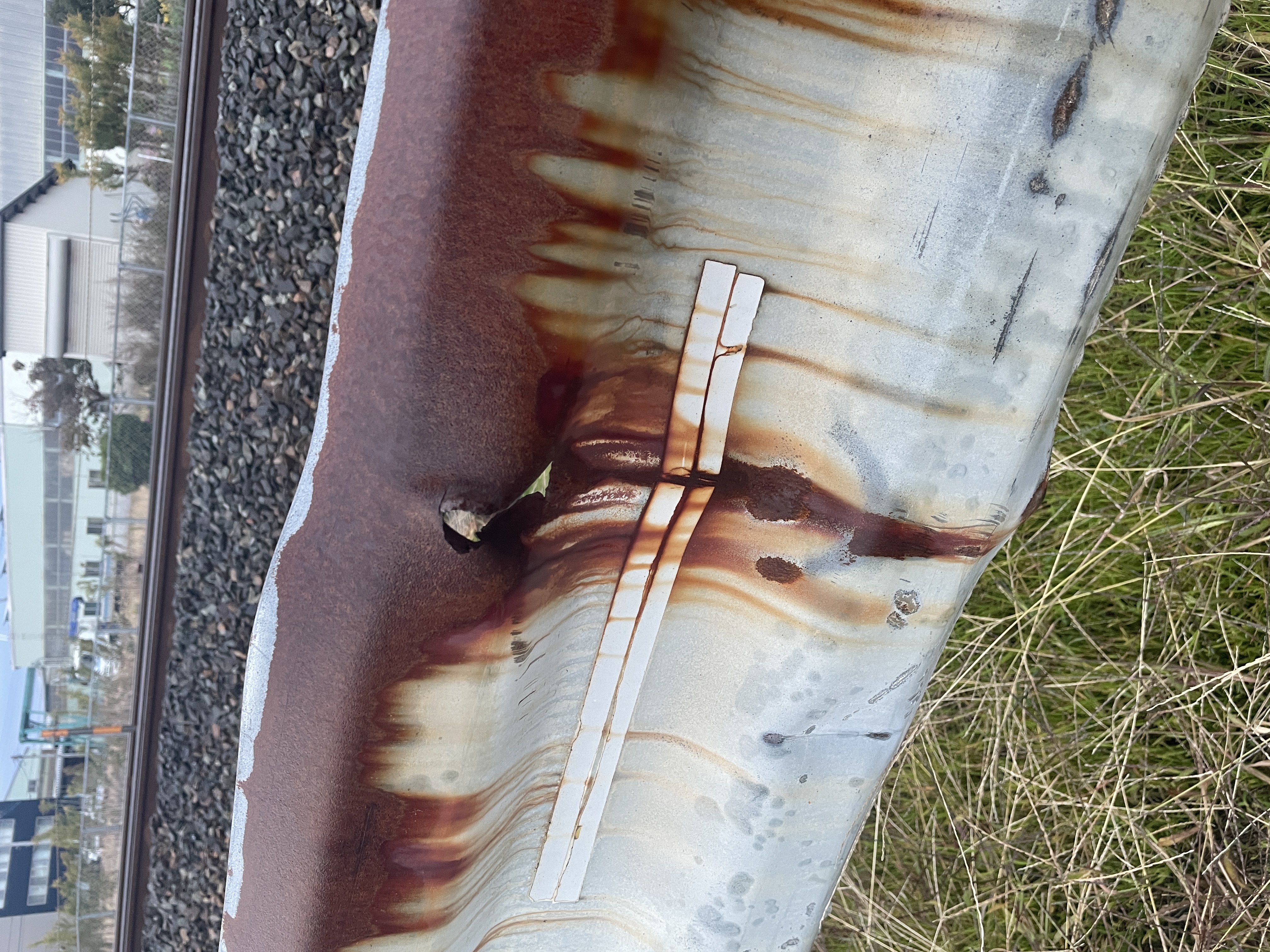 No.087 ガードレール本体の穴あき