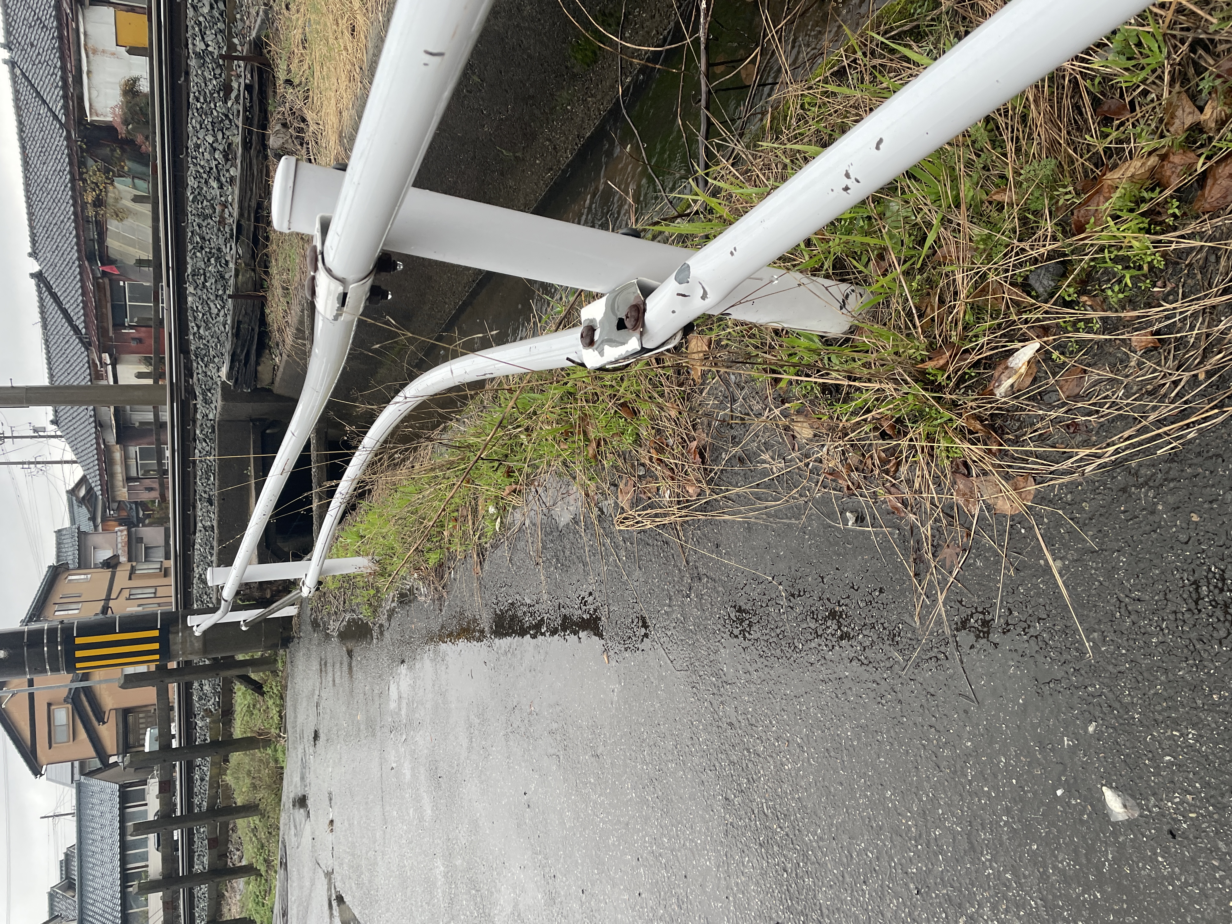 No.265 白色軽防護柵の湾曲