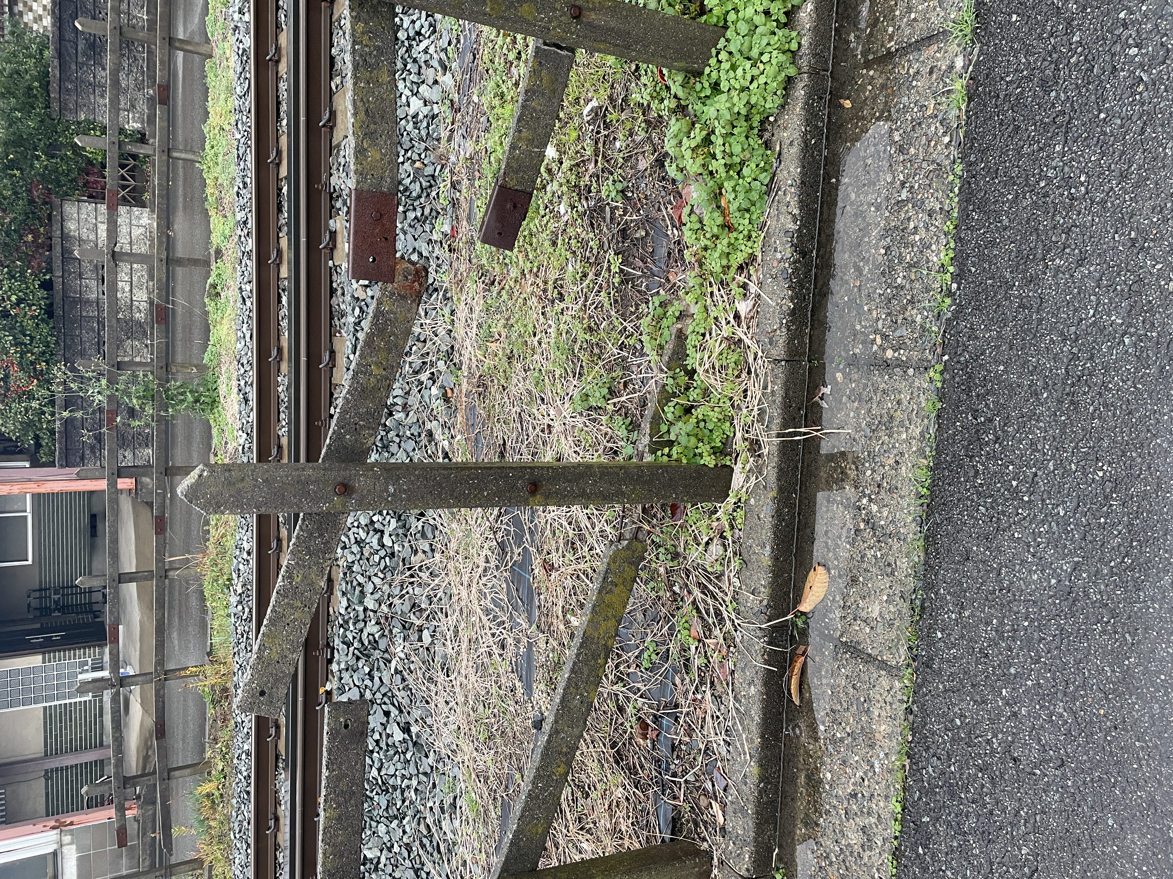 No.268 横桟の破断と支柱の腐食