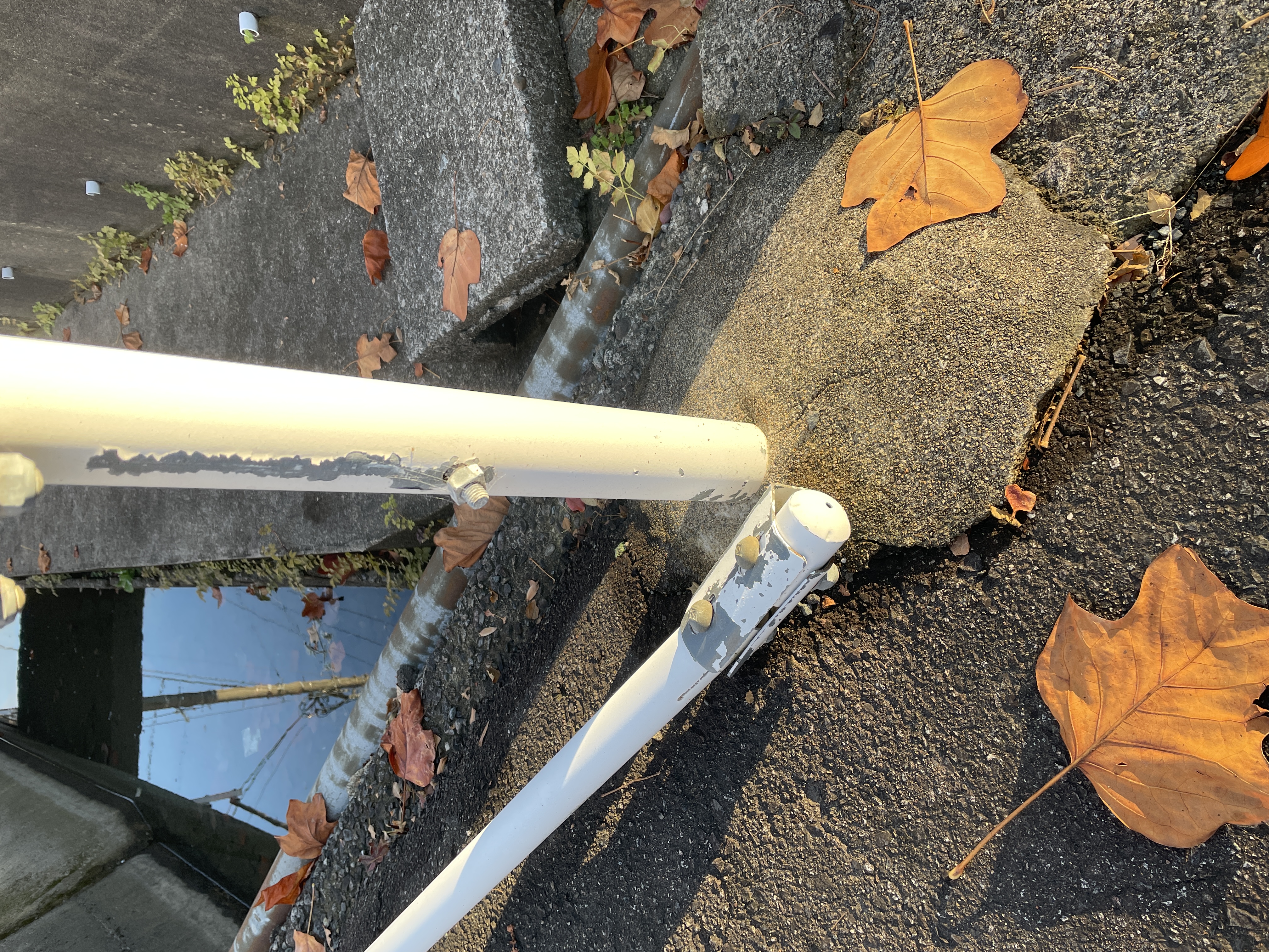 No.072 防護柵の変形と横桟の脱落