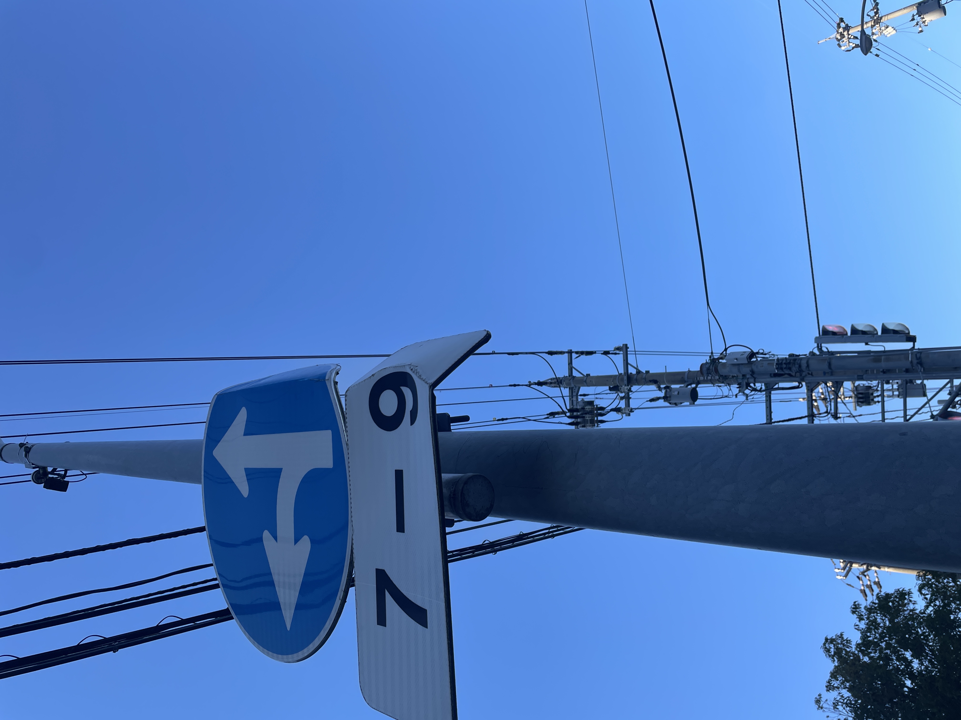 No.197 案内標識の湾曲